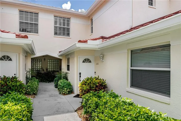 650  Lalique  CIR, Naples, FL 34119