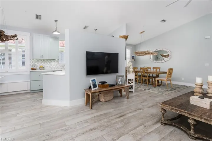 650  Lalique  CIR, Naples, FL 34119