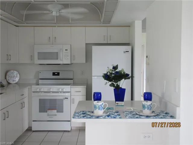KITCHEN WITH NEW APPLIANCES, NEW QUARTZ COUNTER TOPS AND  DOME CEILING