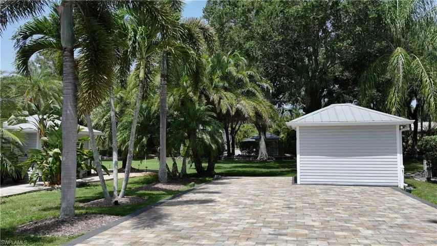 10067 Parkwood Dr, Fort Myers, Florida 33905