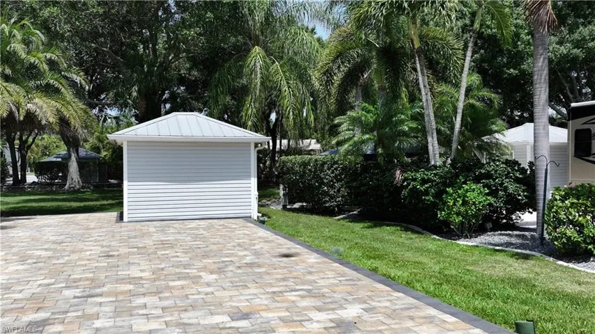 10067 Parkwood Dr, Fort Myers, Florida 33905