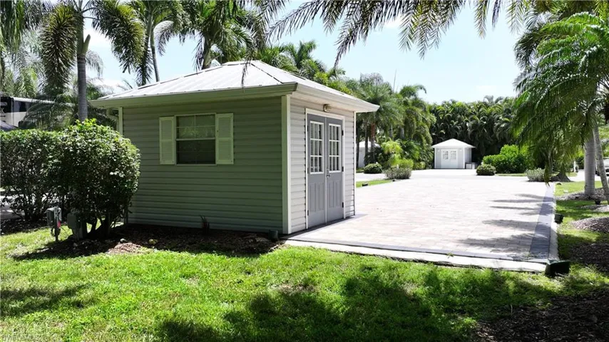 10067 Parkwood Dr, Fort Myers, Florida 33905