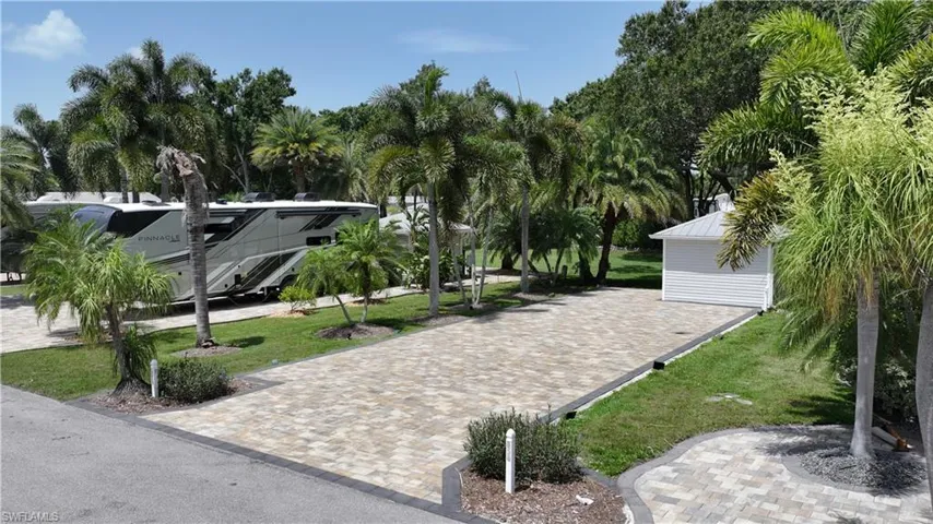 10067 Parkwood Dr, Fort Myers, Florida 33905