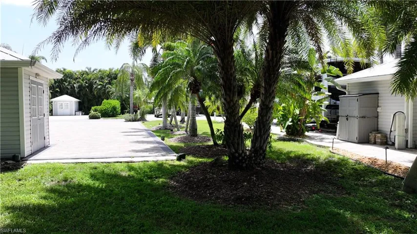 10067 Parkwood Dr, Fort Myers, Florida 33905