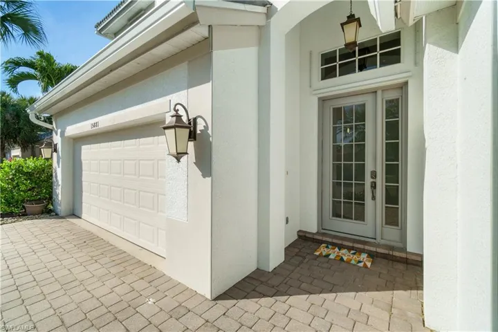15881  Delasol  LN, Naples, FL 34110