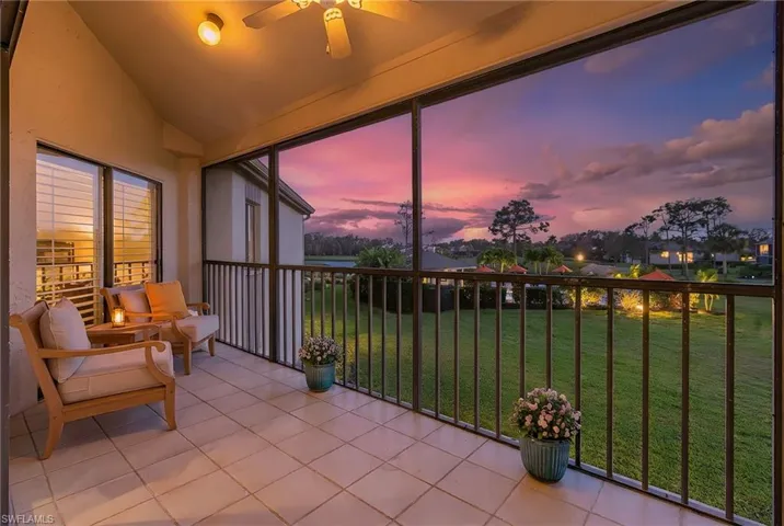Enjoy the beautiful Florida evening skies from this screened lanai.