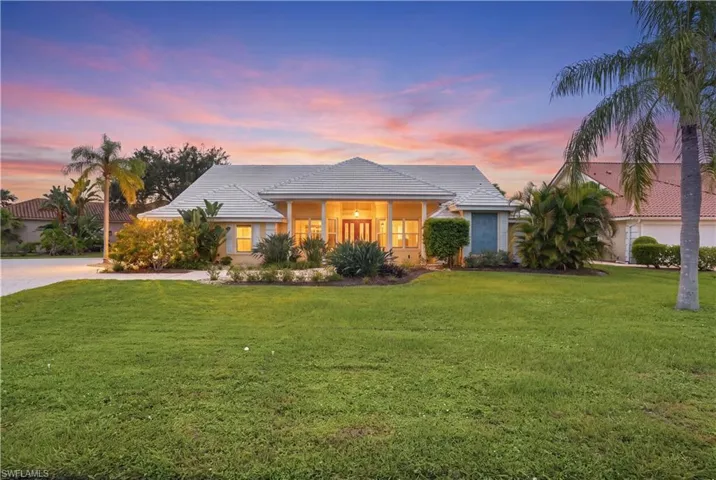 Welcome home to this beautiful Spanish Wells residence!