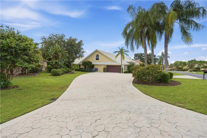 Such a grand entryway!