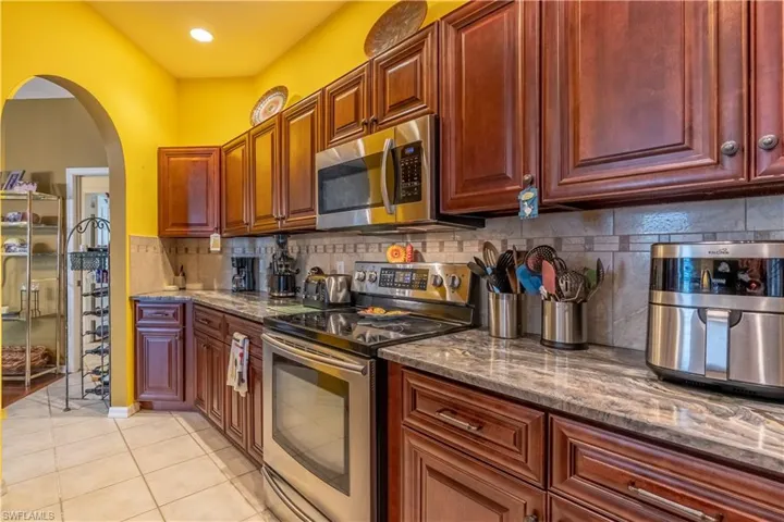 431  Crossfield E CIR, Naples, FL 34104