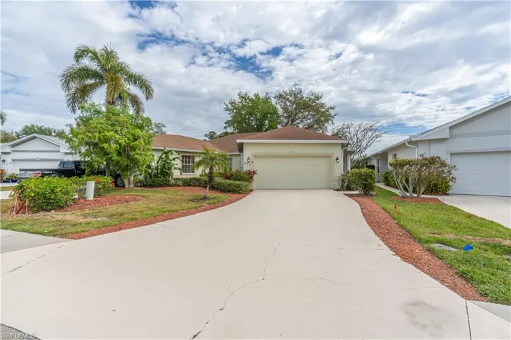 431  Crossfield E CIR, Naples, FL 34104