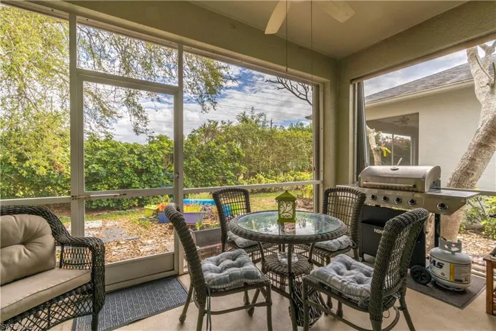 431  Crossfield E CIR, Naples, FL 34104