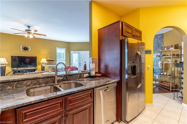 431  Crossfield E CIR, Naples, FL 34104