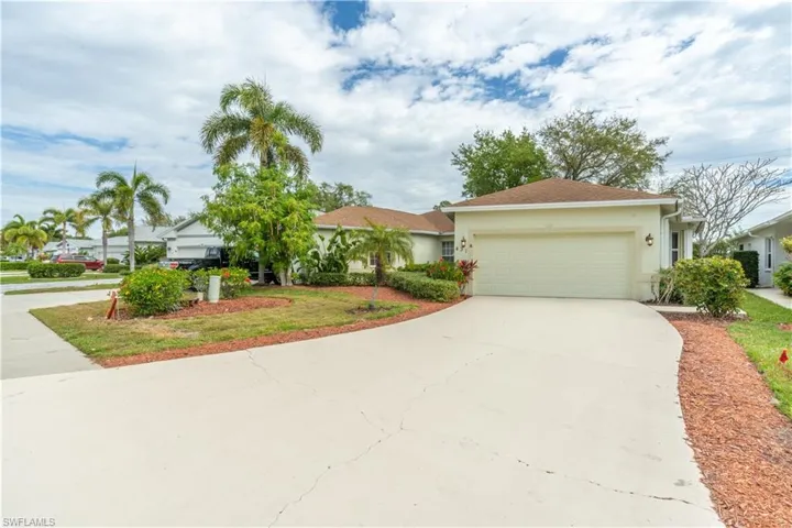 431  Crossfield E CIR, Naples, FL 34104
