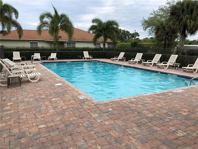 431  Crossfield E CIR, Naples, FL 34104