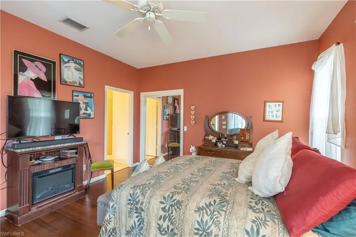 431  Crossfield E CIR, Naples, FL 34104