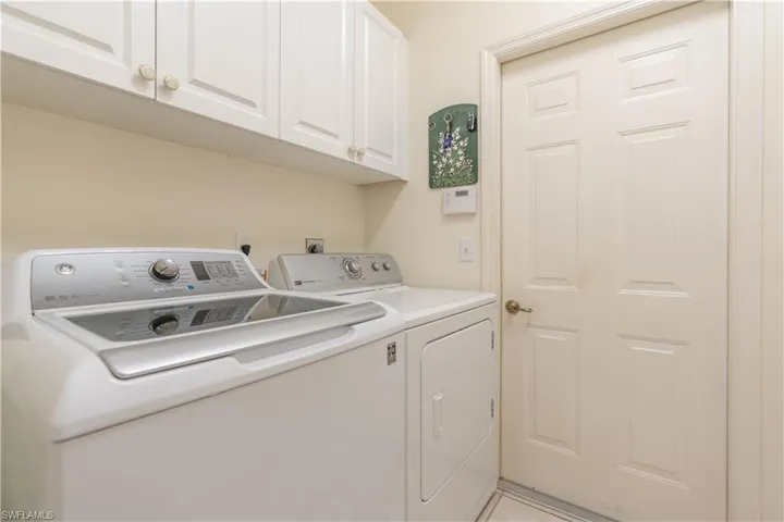 431  Crossfield E CIR, Naples, FL 34104