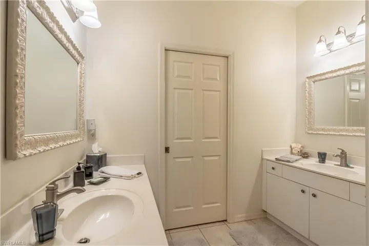 431  Crossfield E CIR, Naples, FL 34104