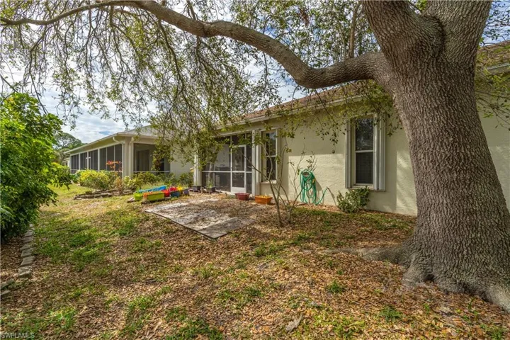 431  Crossfield E CIR, Naples, FL 34104