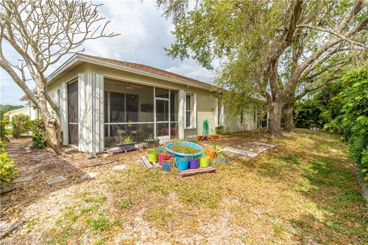 431  Crossfield E CIR, Naples, FL 34104