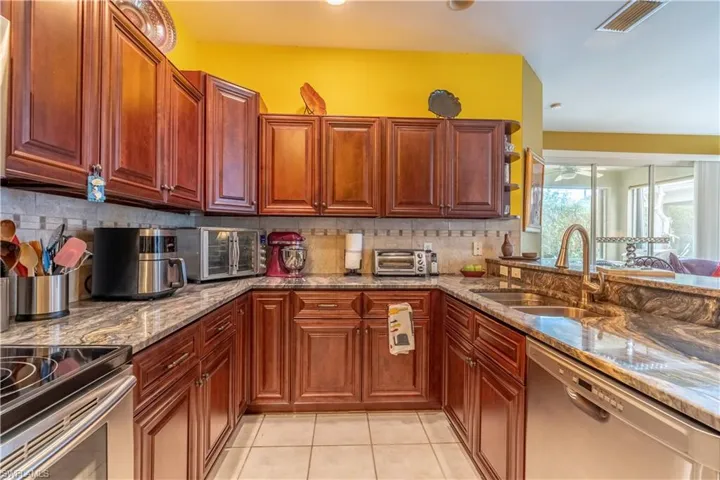 431  Crossfield E CIR, Naples, FL 34104