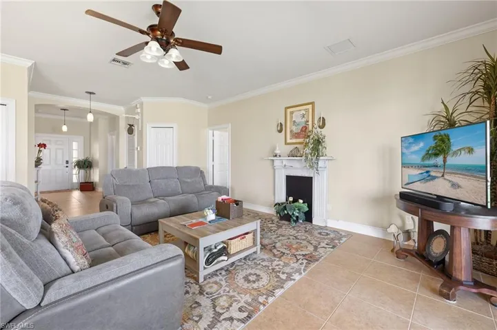 1493  Birdie  DR, Naples, FL 34120