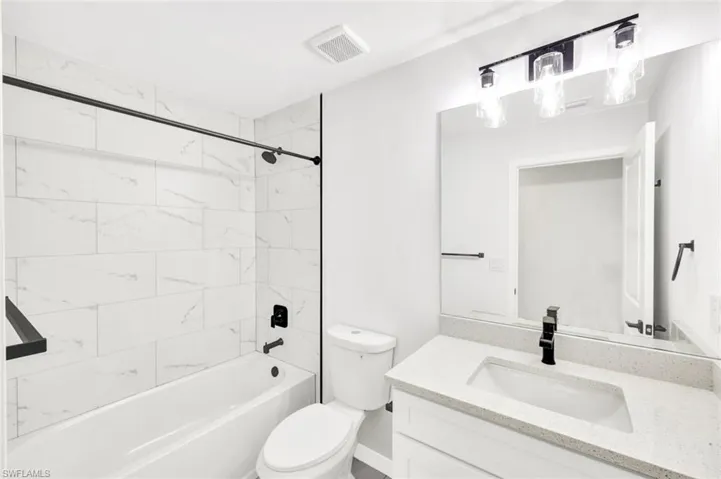 third guest bathroom/tercer bano de invitados