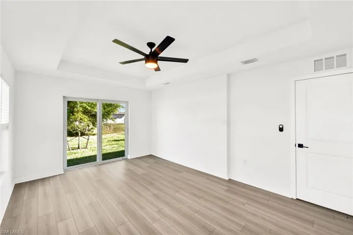 dormitorio principal con bano privado