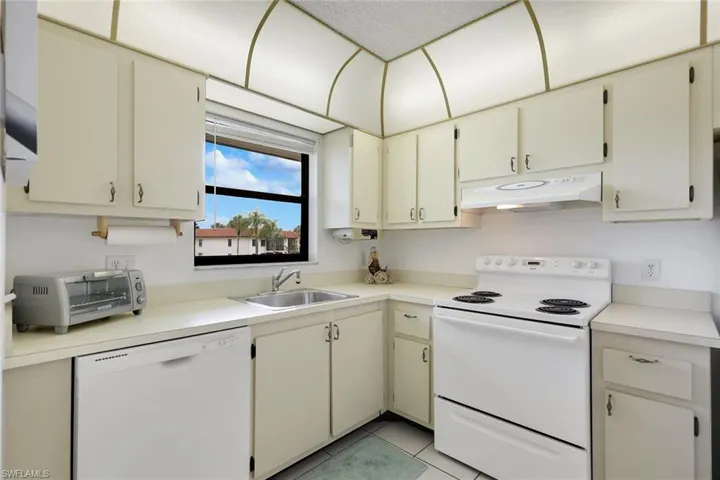 4338 27th Ct Sw 204, Naples, Florida 34116