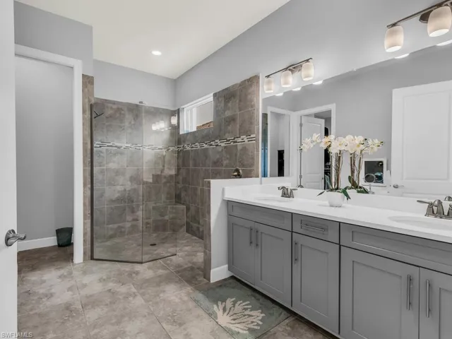Primary Bath w/ large walk in shower