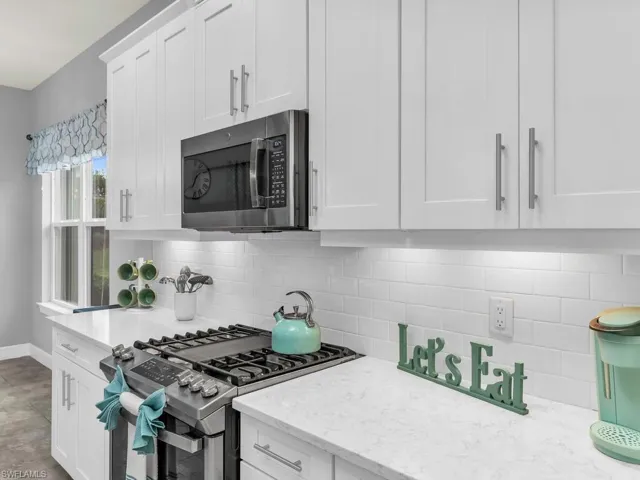Gas range w/ convection cooking, Air fry, steam cleaning
