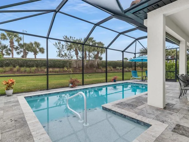 Salt water heated pool w/ sunshelf