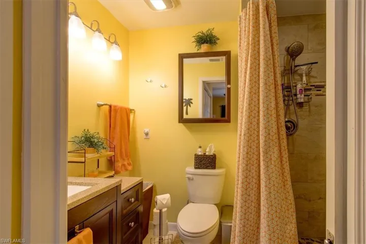 Ensuite bathroom with private entrance from guest room (2nd Master)