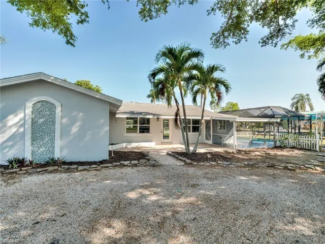 16 Estate Dr, North Fort Myers, Florida 33917