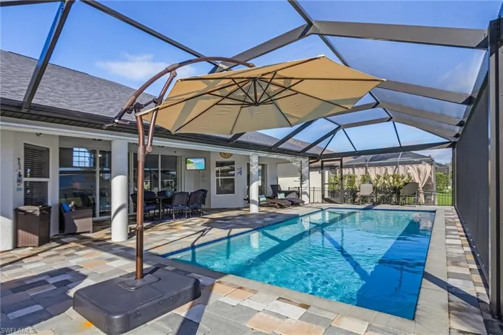 Pool/screened lanai