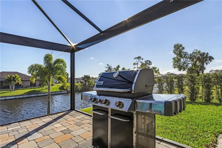 Pool/screened lanai/grill