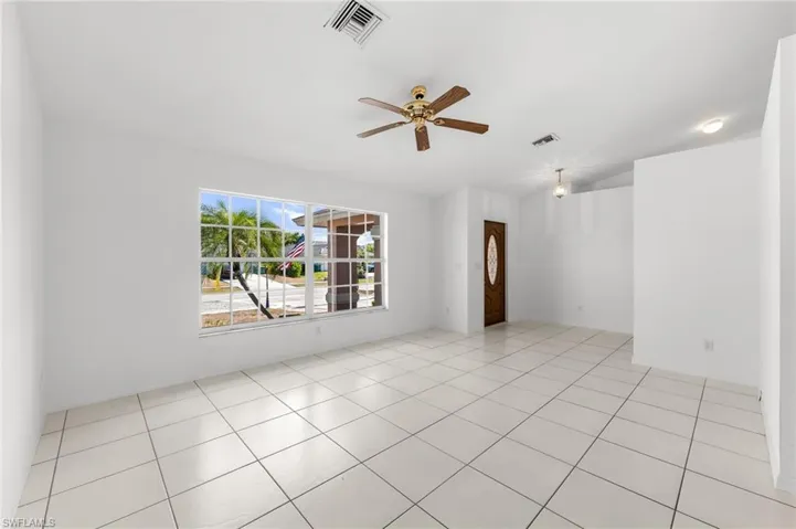 Unfurnished room featuring ceiling fan and light tile patterned floors