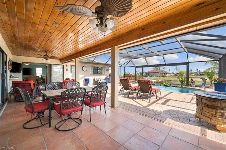 HUGE LANAI with Wood Ceiling.