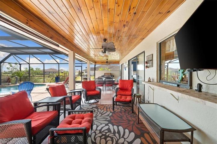 HUGE LANAI with Wood Ceiling.