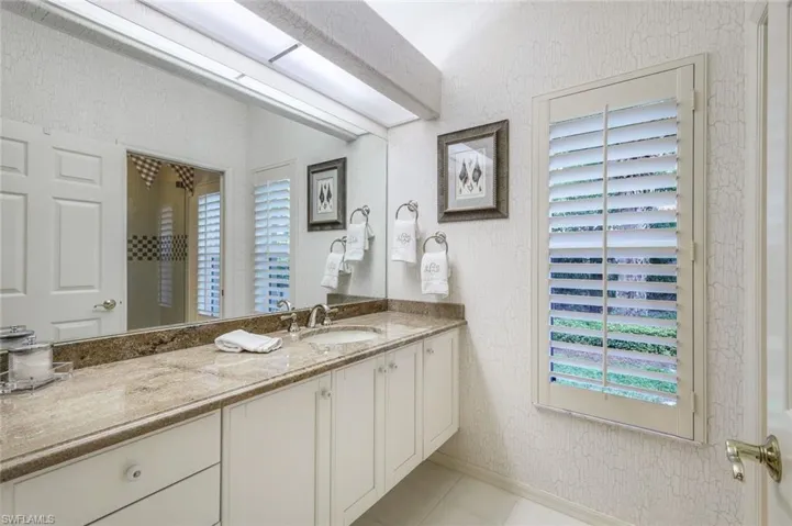 Bath w. Separate Room for Tub/Shower & WC