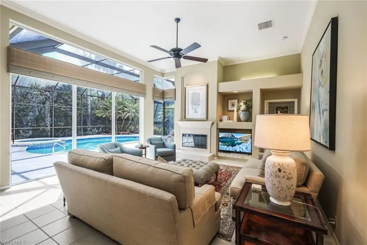 Family Room w. Fireplace