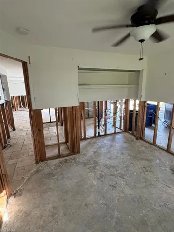 Guest room 1 and closet