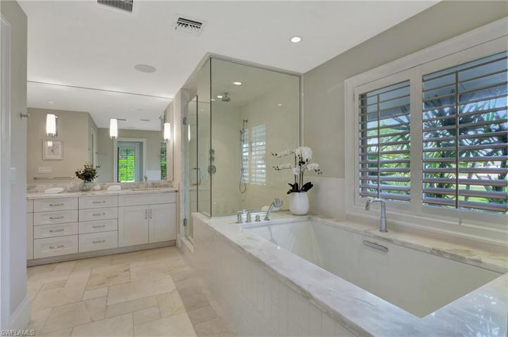 Master bath With Rectangular Soaking Tub