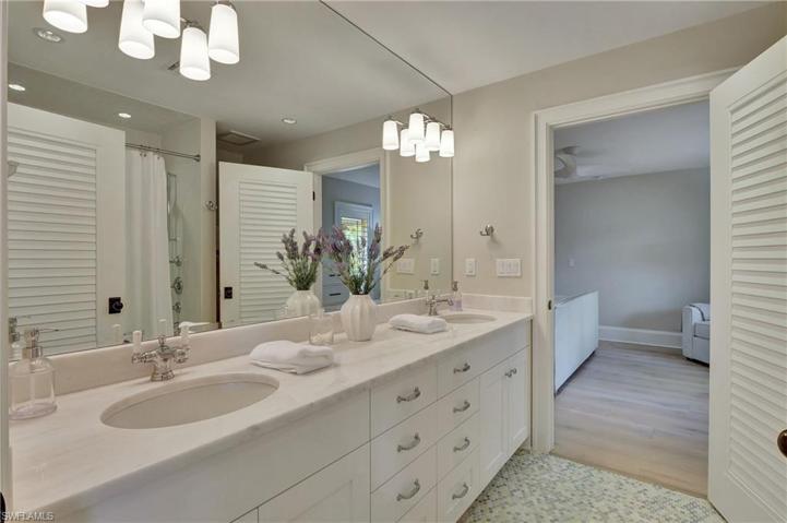 Jack 'n Jill Bathroom between Guest Bedrooms #2 and #3