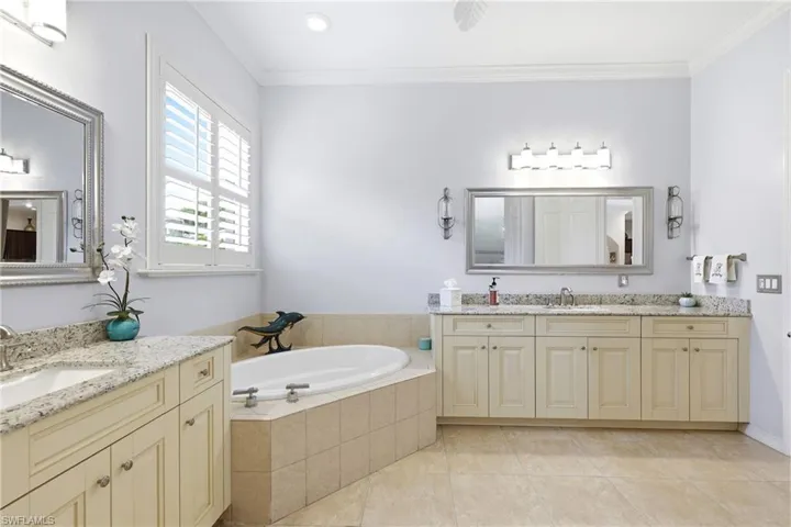 10736 Fieldfair Dr, Naples, Florida 34119
