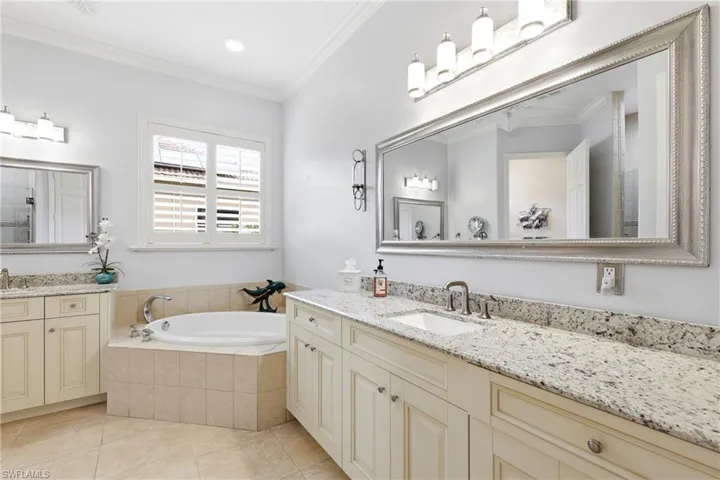 10736 Fieldfair Dr, Naples, Florida 34119