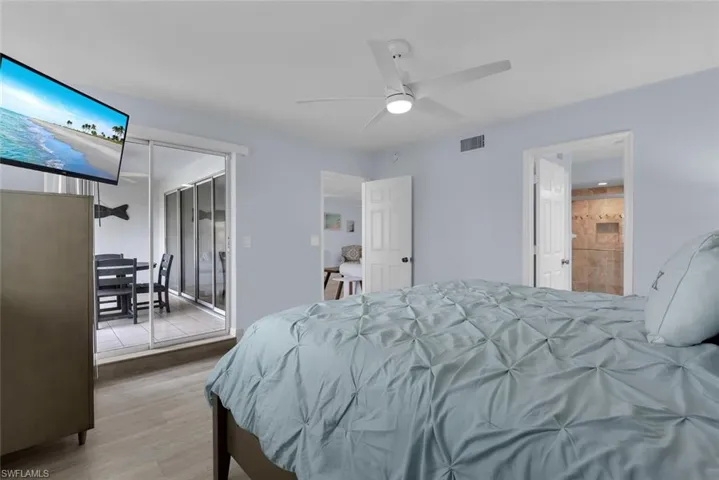 9101  Vanderbilt  DR, Naples, FL 34108
