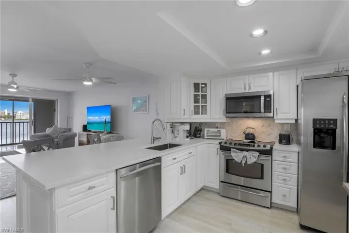 9101  Vanderbilt  DR, Naples, FL 34108