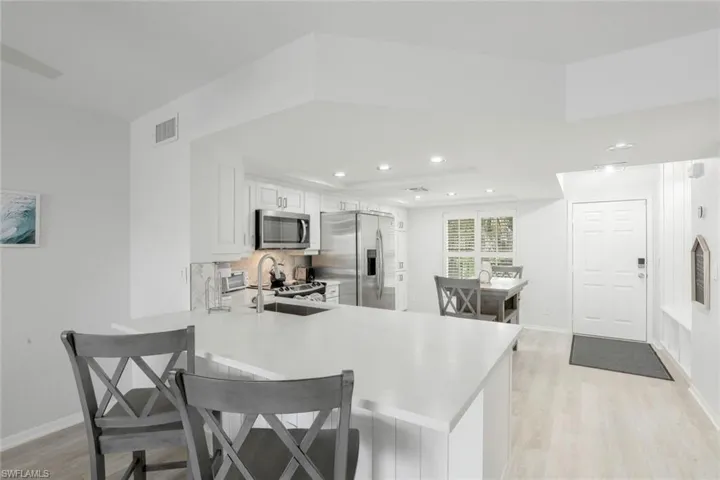 9101  Vanderbilt  DR, Naples, FL 34108