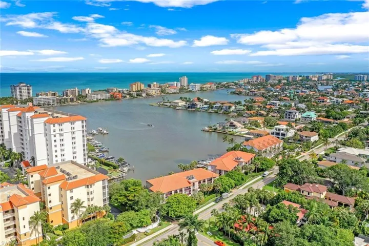 9101  Vanderbilt  DR, Naples, FL 34108