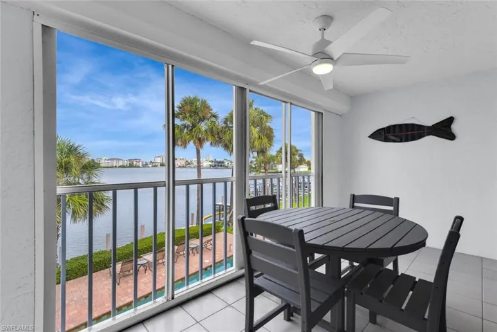 9101  Vanderbilt  DR, Naples, FL 34108
